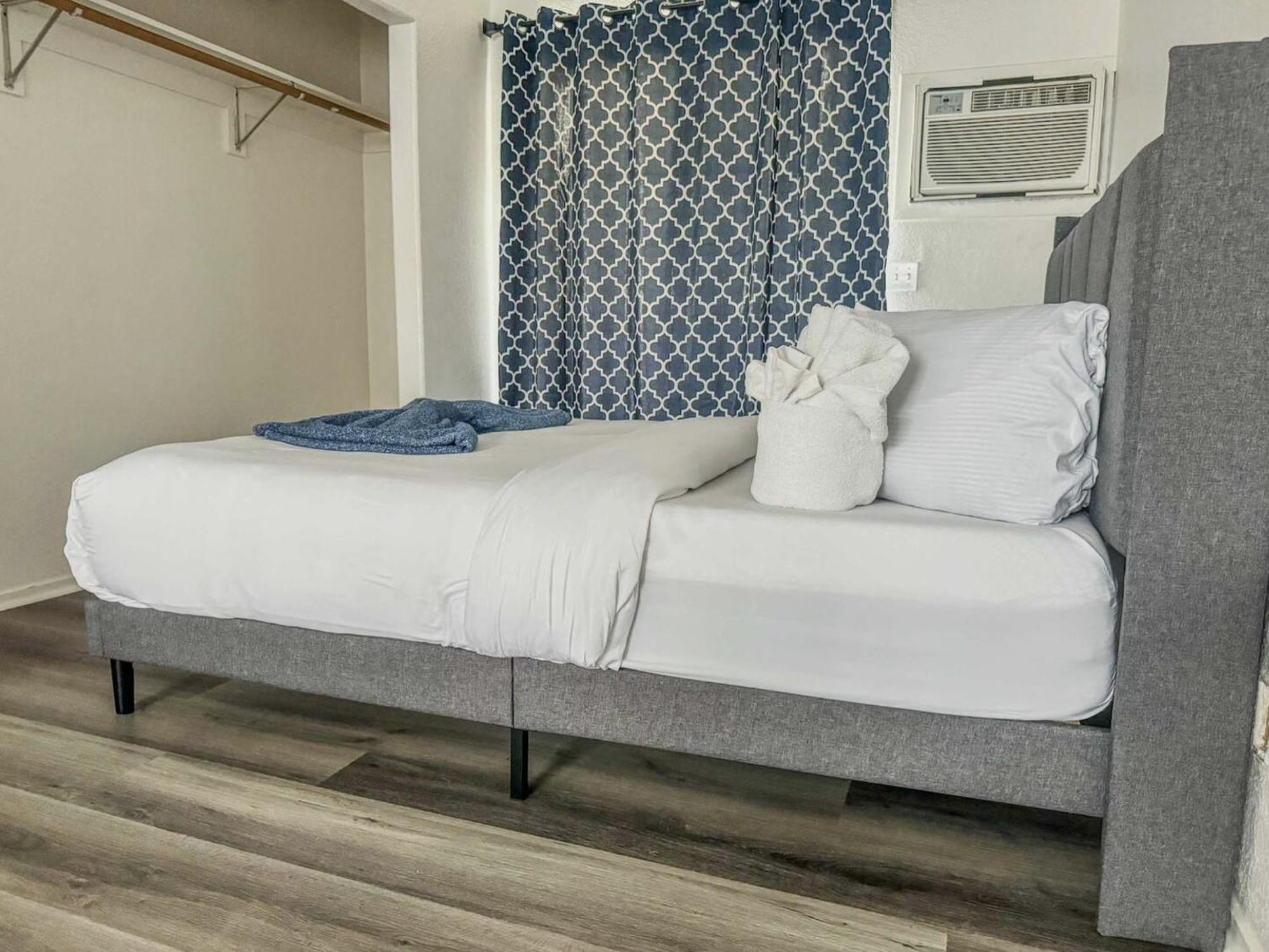 Charming 2nd Ave Lofts In Downtown With Parking San Diego