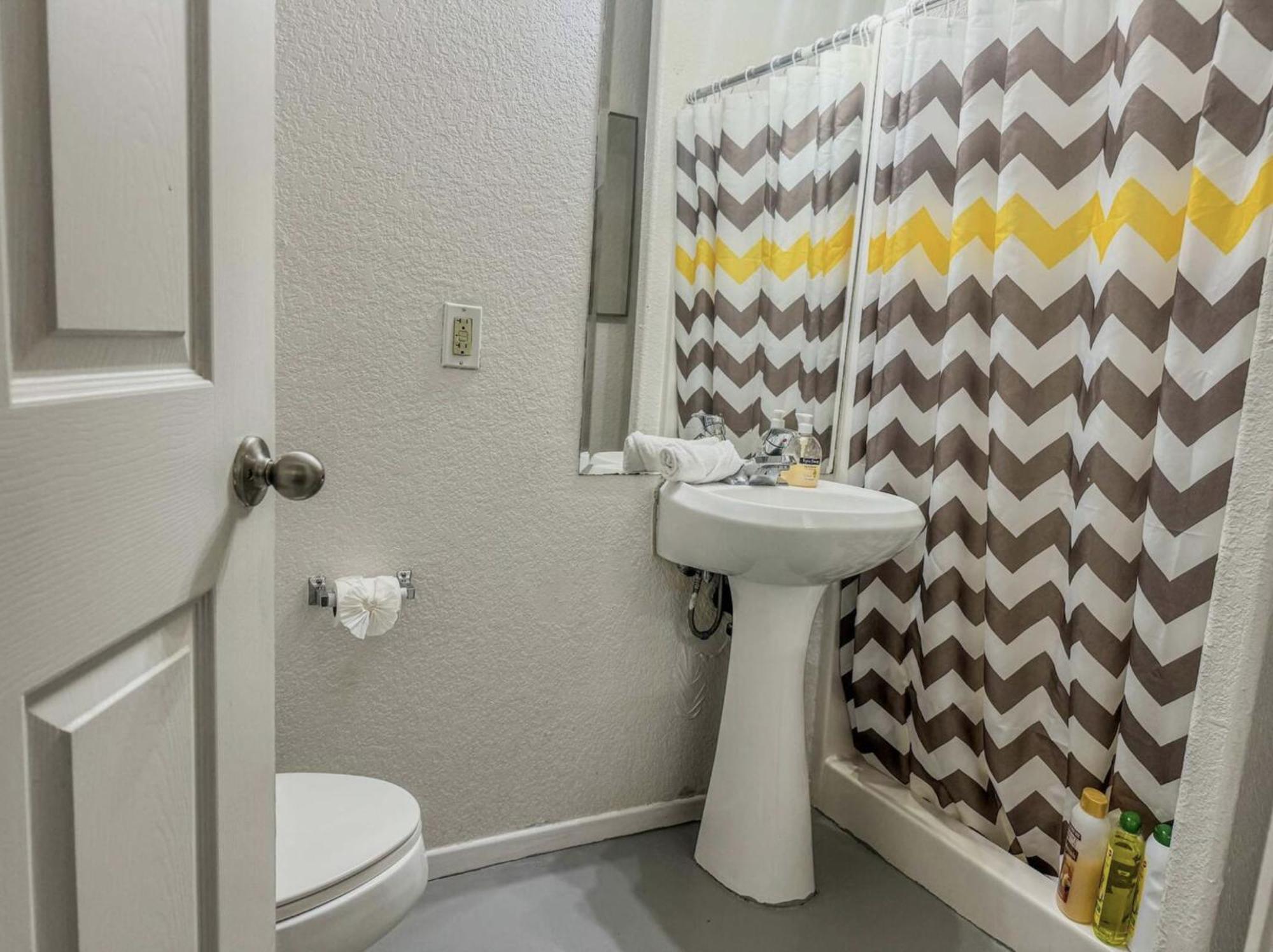 Charming 2nd Ave Lofts In Downtown With Parking