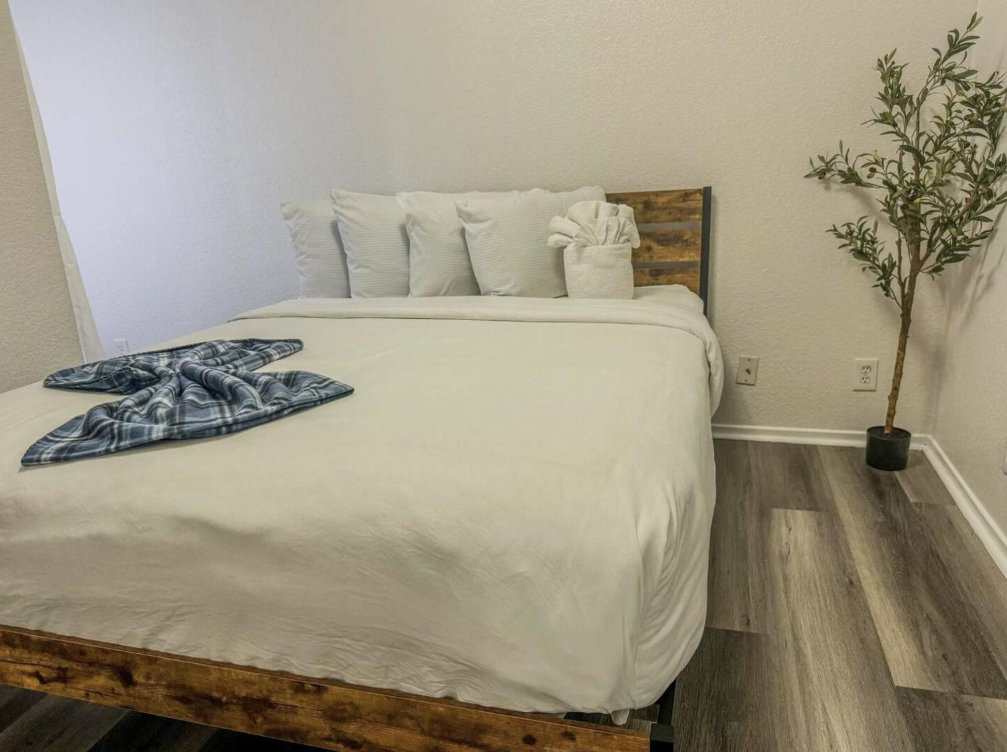 Charming 2nd Ave Lofts In Downtown With Parking Apartment *