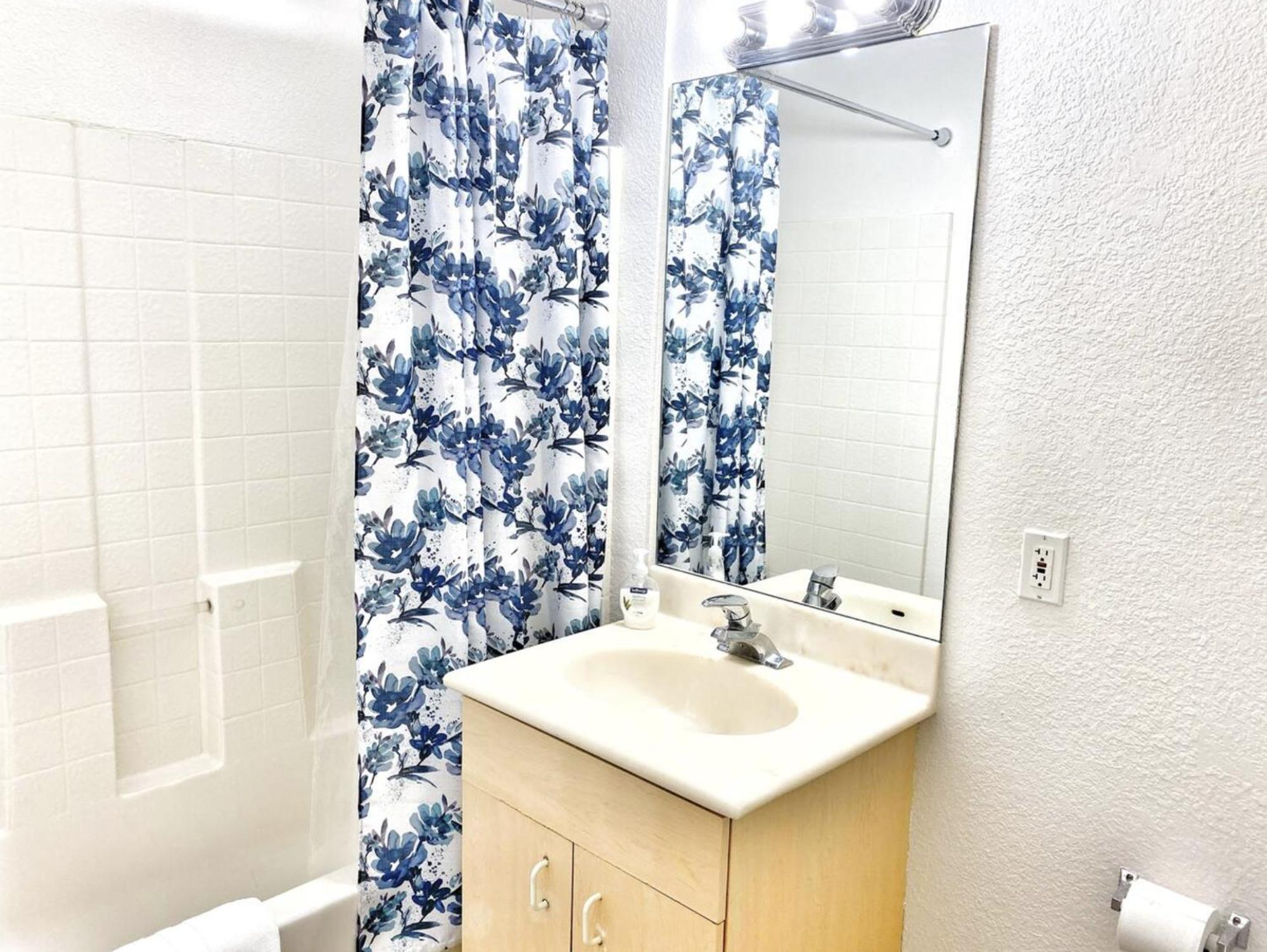 Charming 2nd Ave Lofts In Downtown With Parking * San Diego