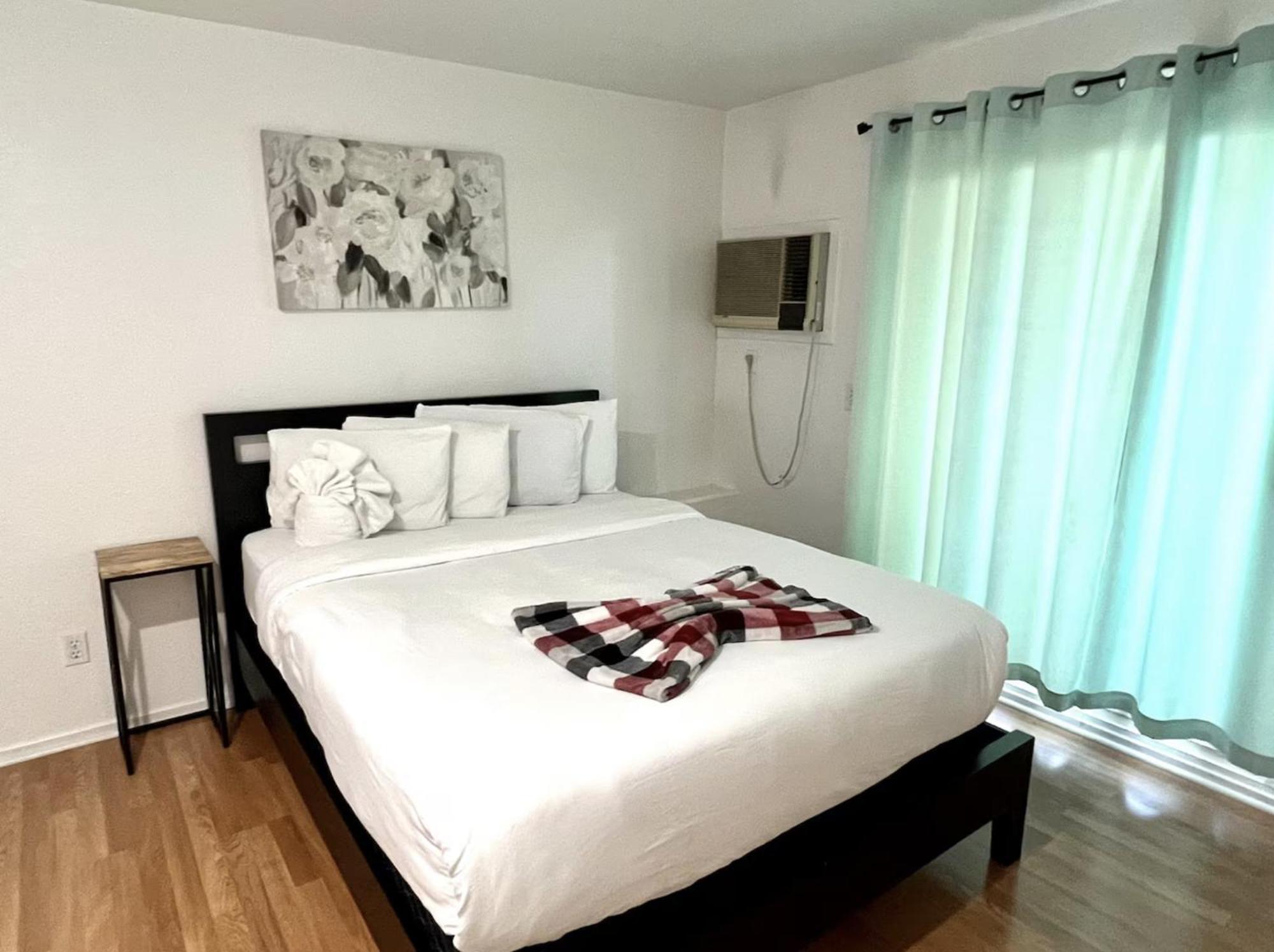 Charming 2nd Ave Lofts In Downtown With Parking * San Diego