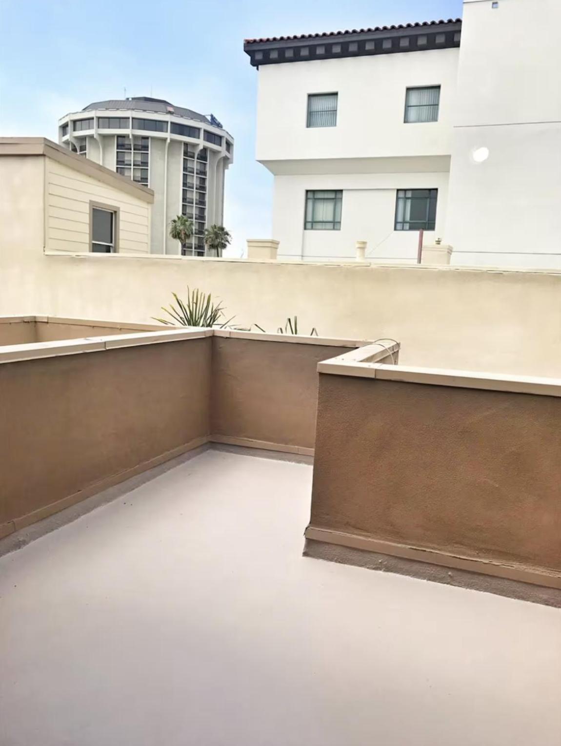 Charming 2nd Ave Lofts In Downtown With Parking