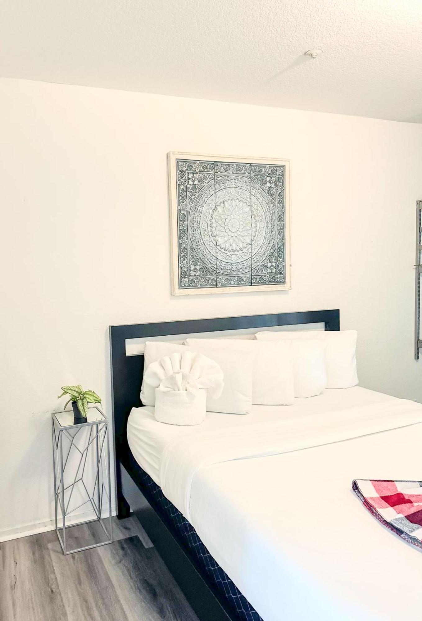 Charming 2nd Ave Lofts In Downtown With Parking * San Diego
