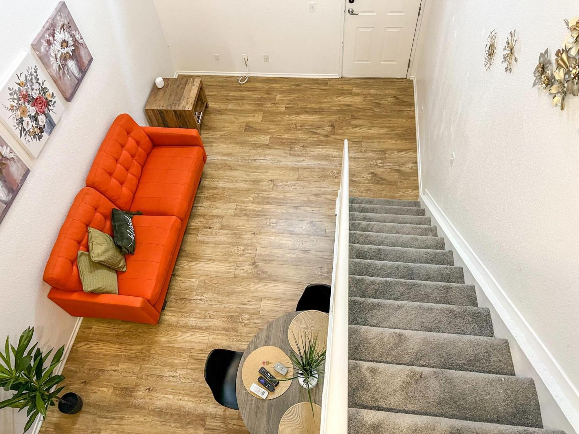 Charming 2nd Ave Lofts In Downtown With Parking