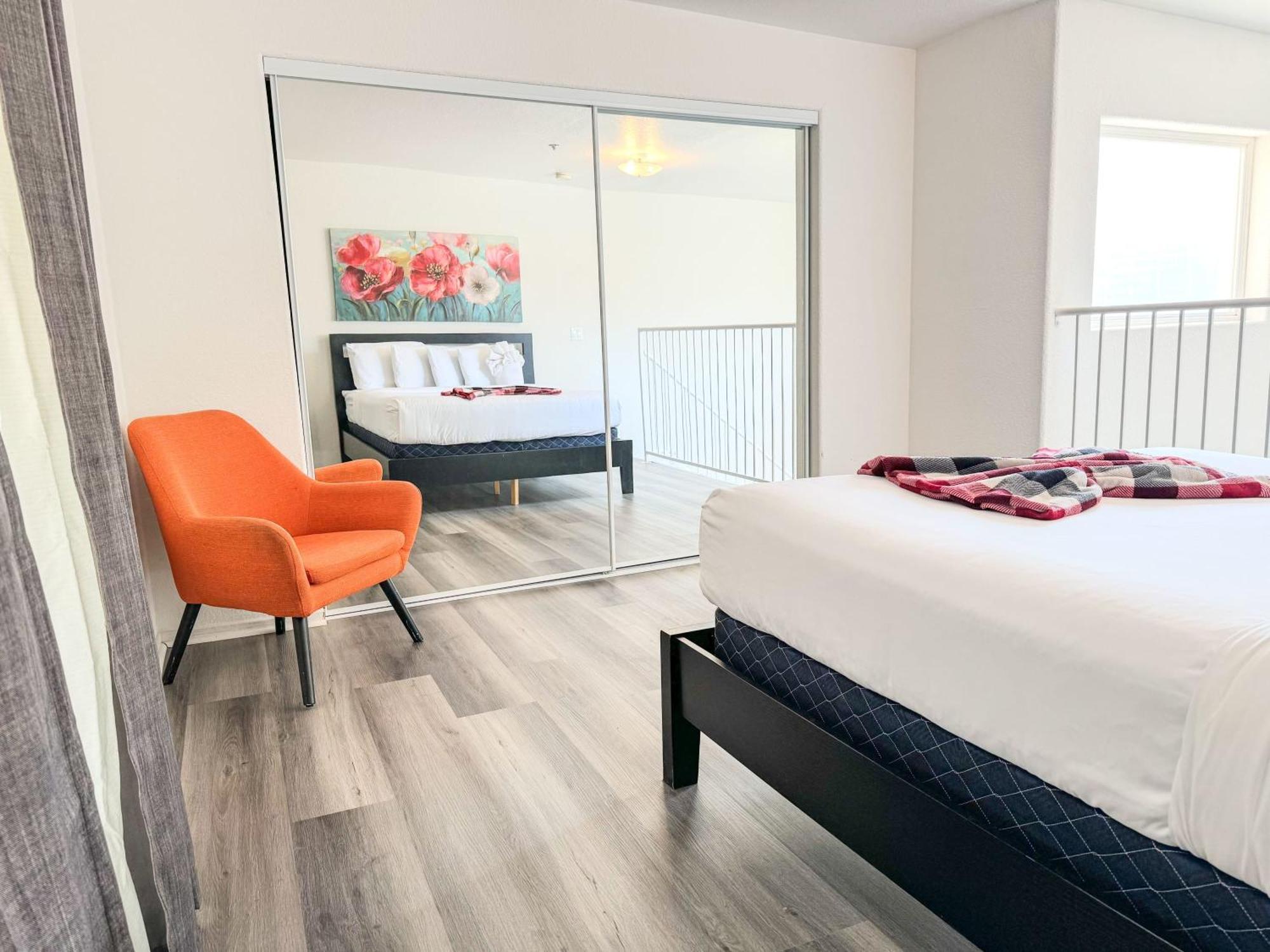 Charming 2nd Ave Lofts In Downtown With Parking Apartment *