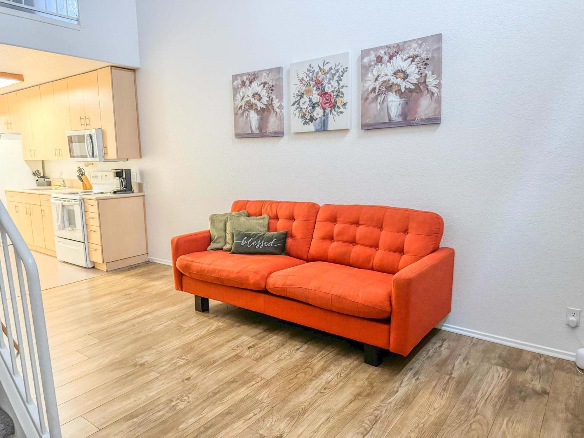 Charming 2nd Ave Lofts In Downtown With Parking *