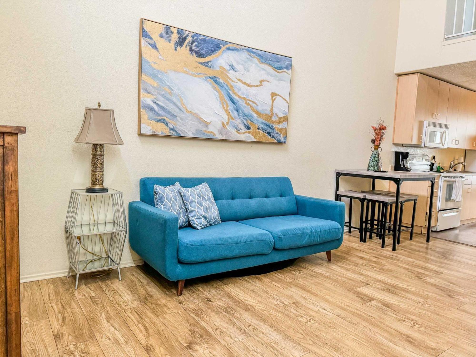 Charming 2nd Ave Lofts In Downtown With Parking Apartment