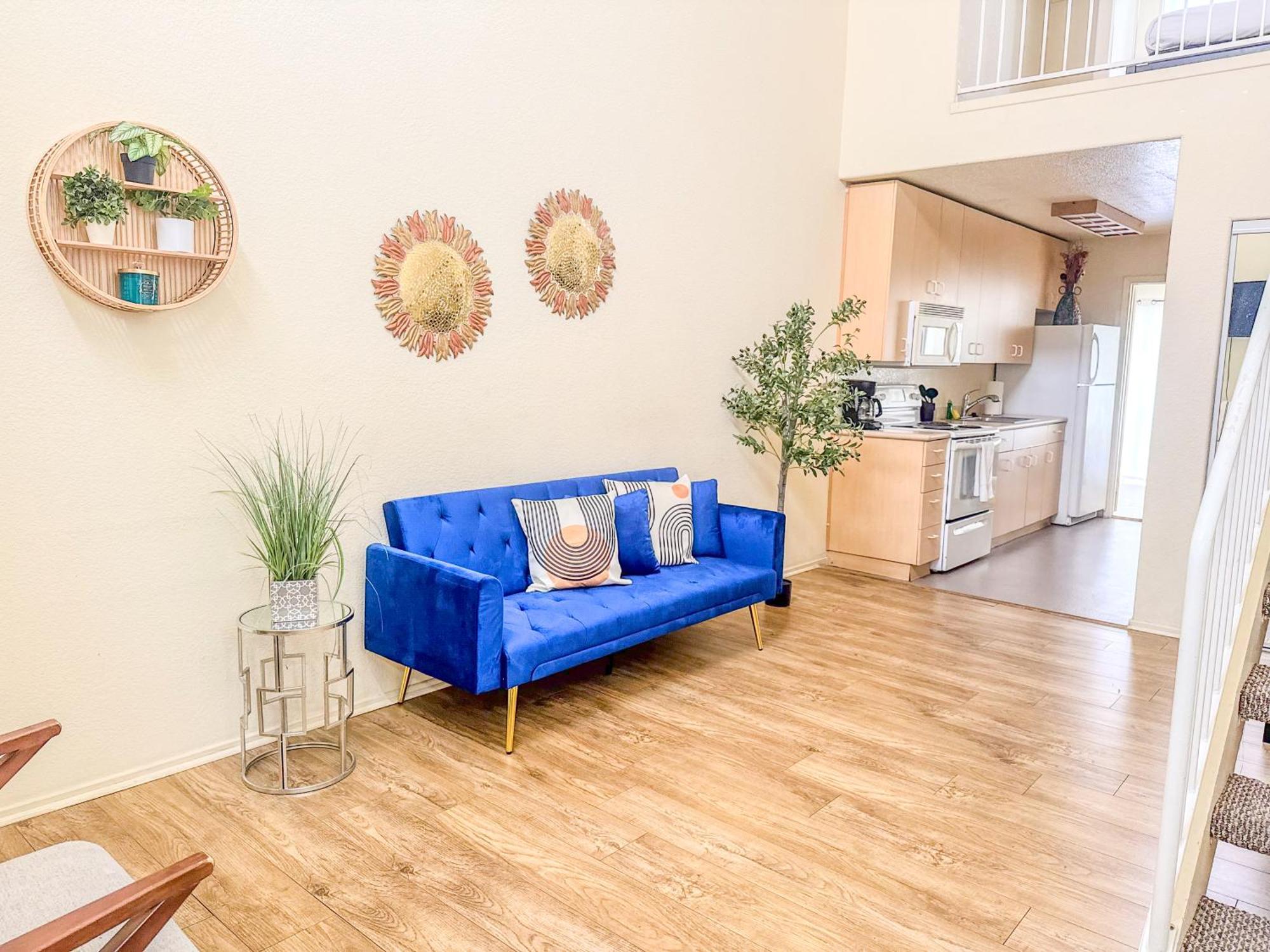 Charming 2nd Ave Lofts In Downtown With Parking