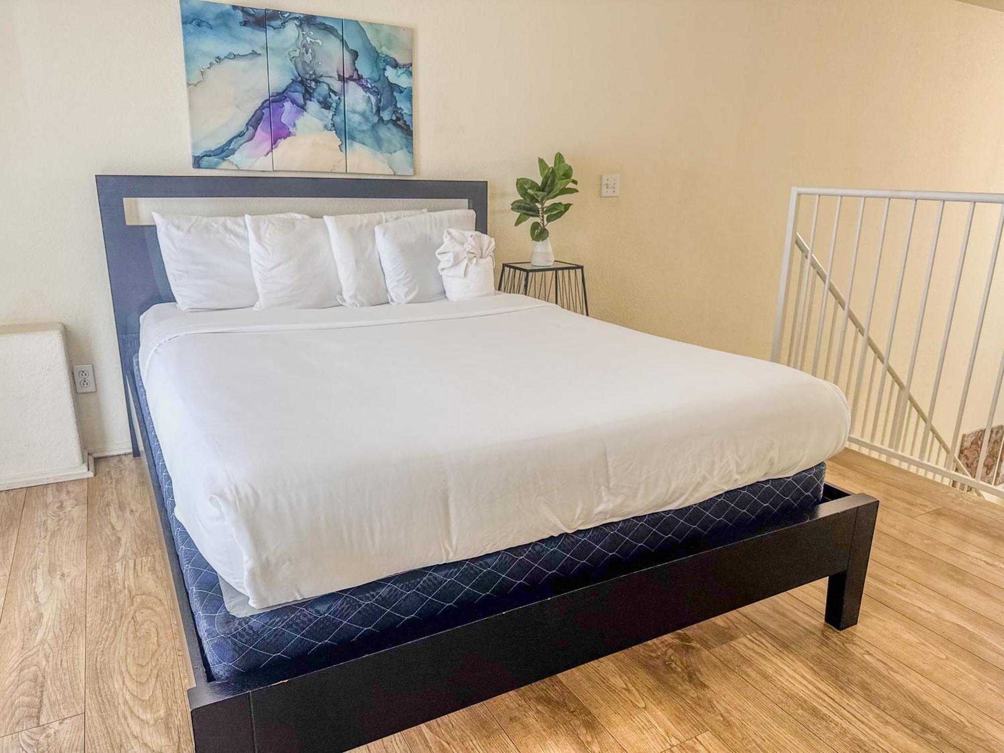 Charming 2nd Ave Lofts In Downtown With Parking Apartment *