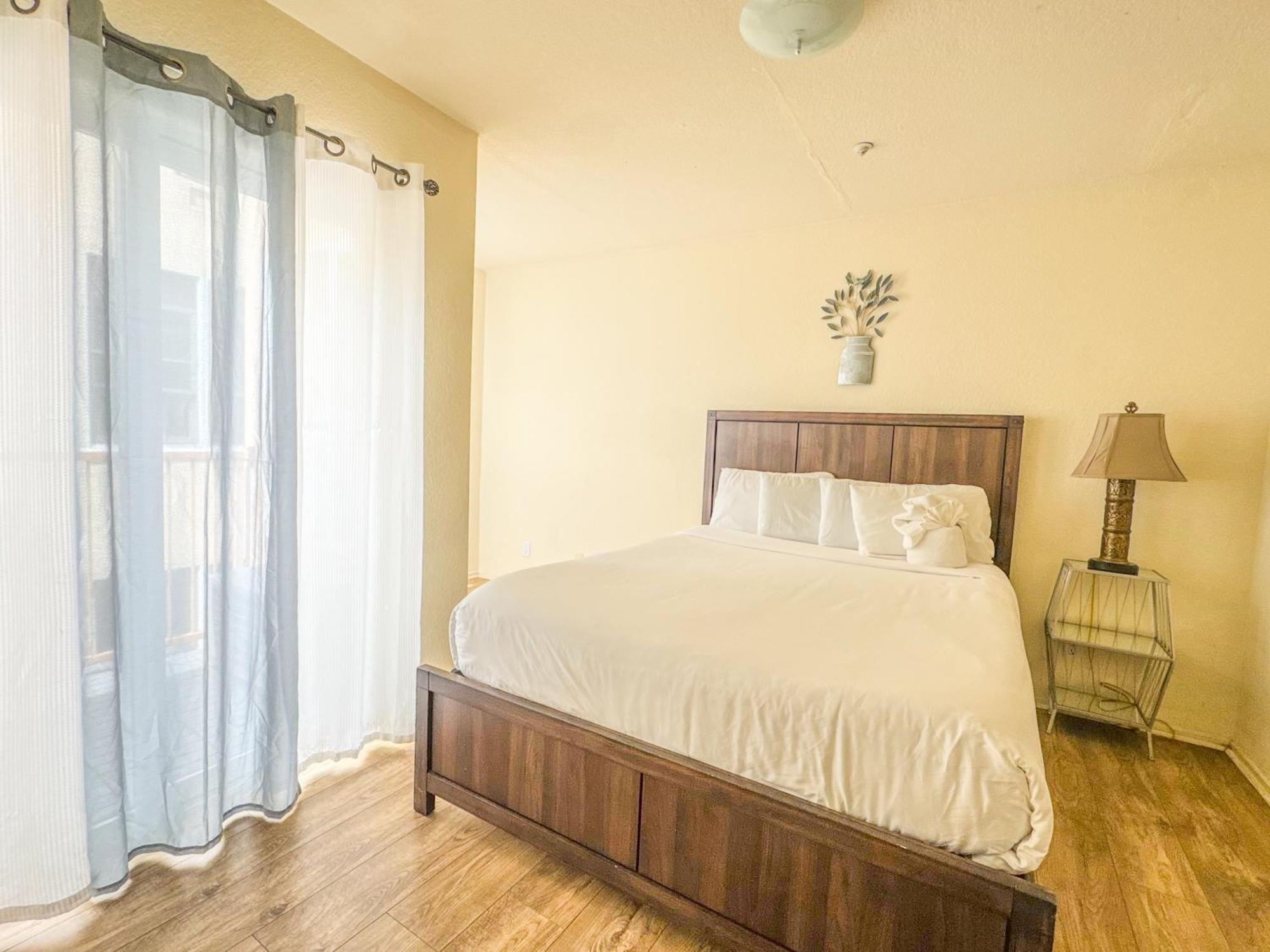 Charming 2nd Ave Lofts In Downtown With Parking * San Diego